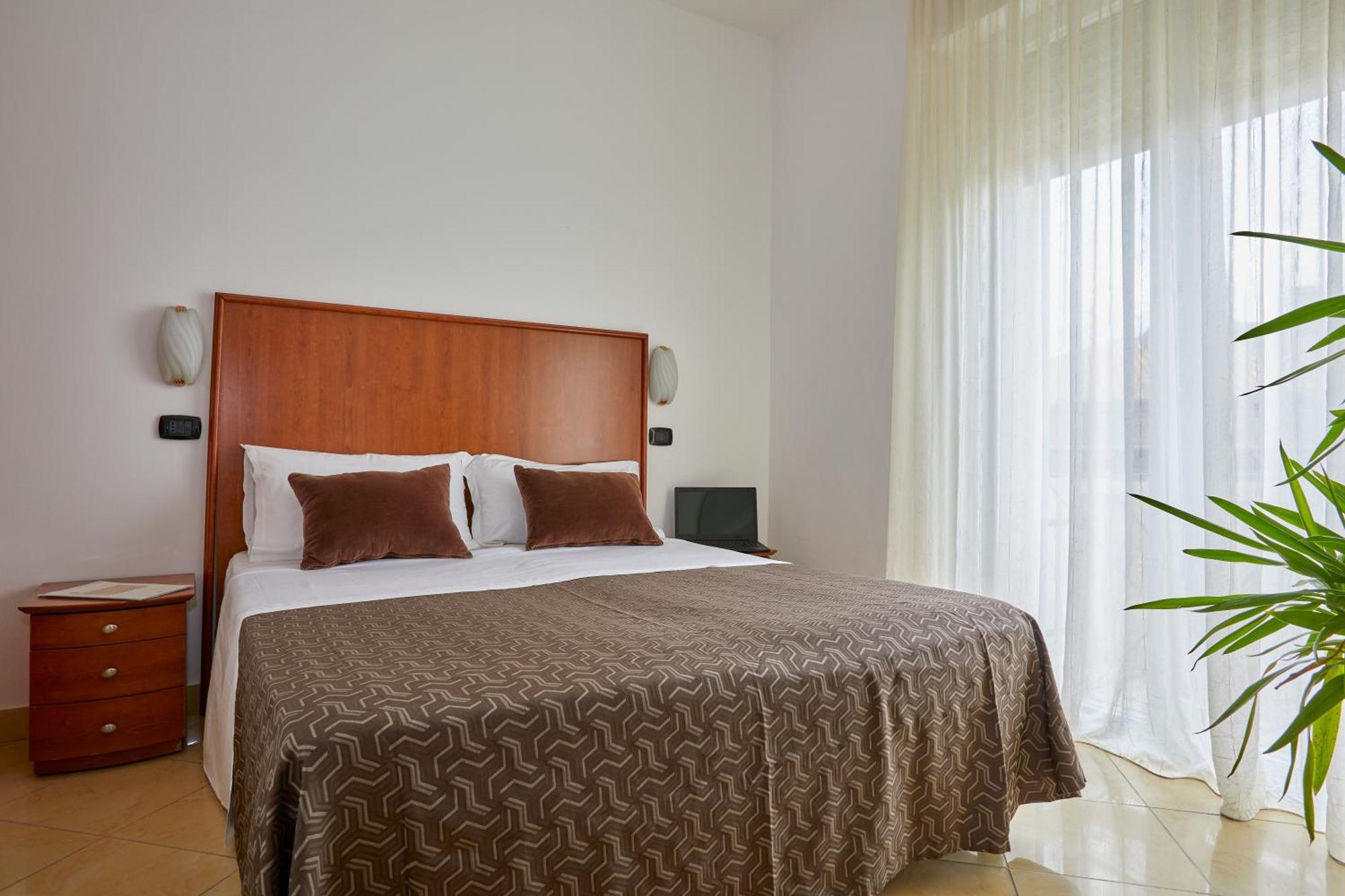 Residence Fellini Rimini Esterno foto