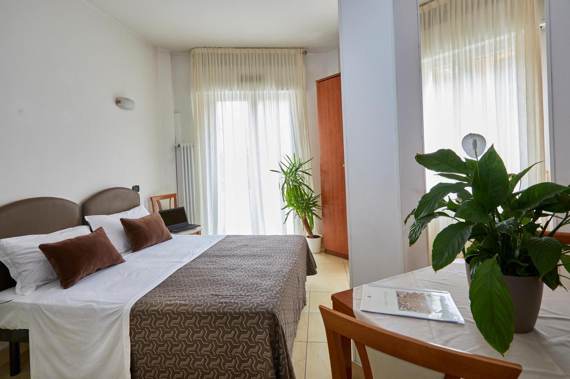 Residence Fellini Rimini Esterno foto