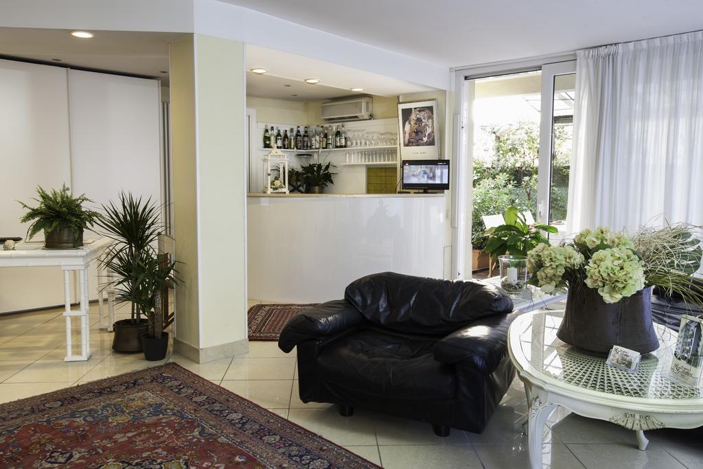 Residence Fellini Rimini Esterno foto