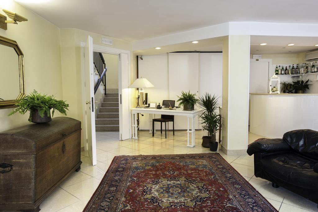 Residence Fellini Rimini Esterno foto