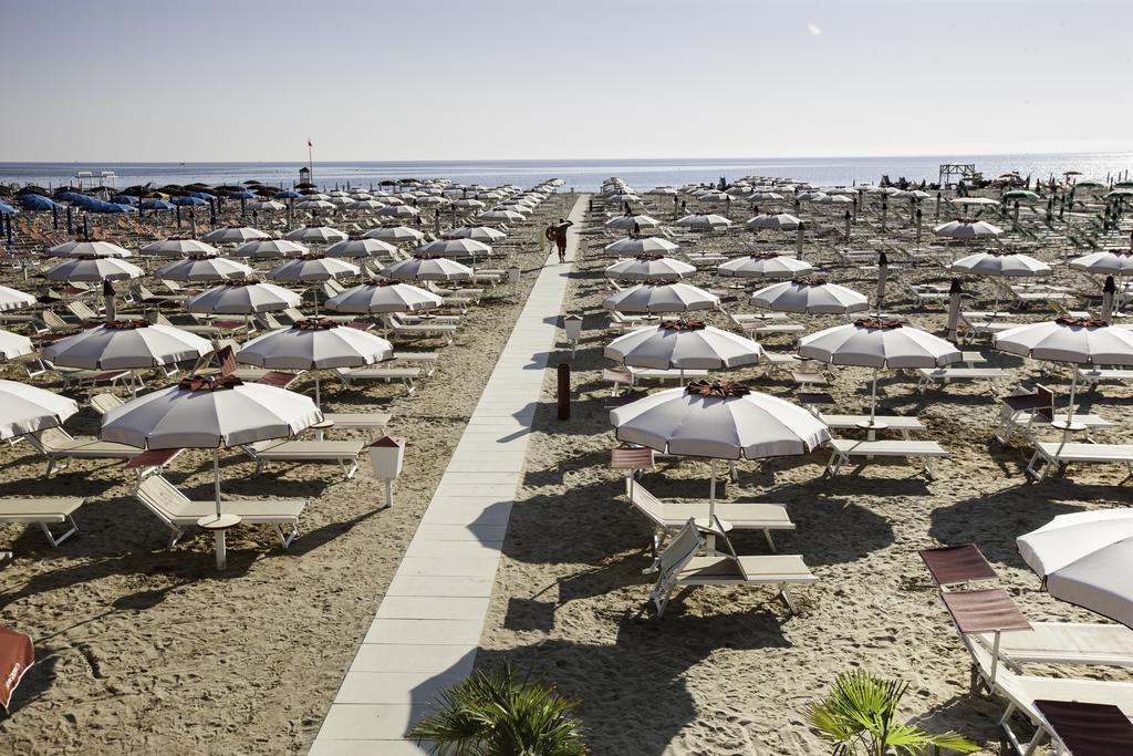 Residence Fellini Rimini Esterno foto