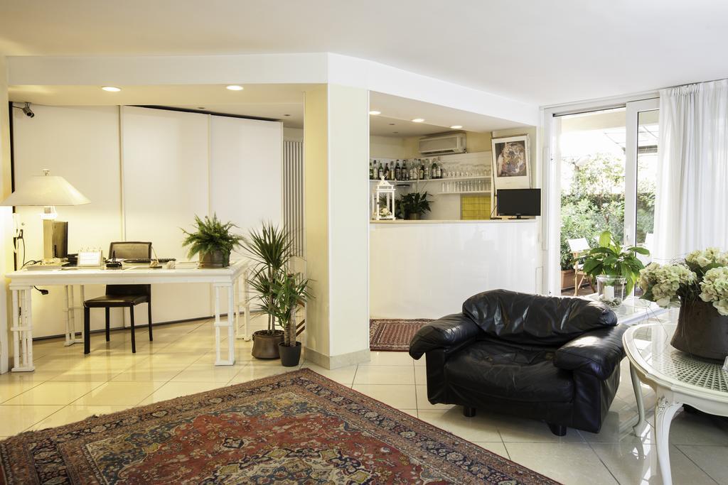 Residence Fellini Rimini Esterno foto