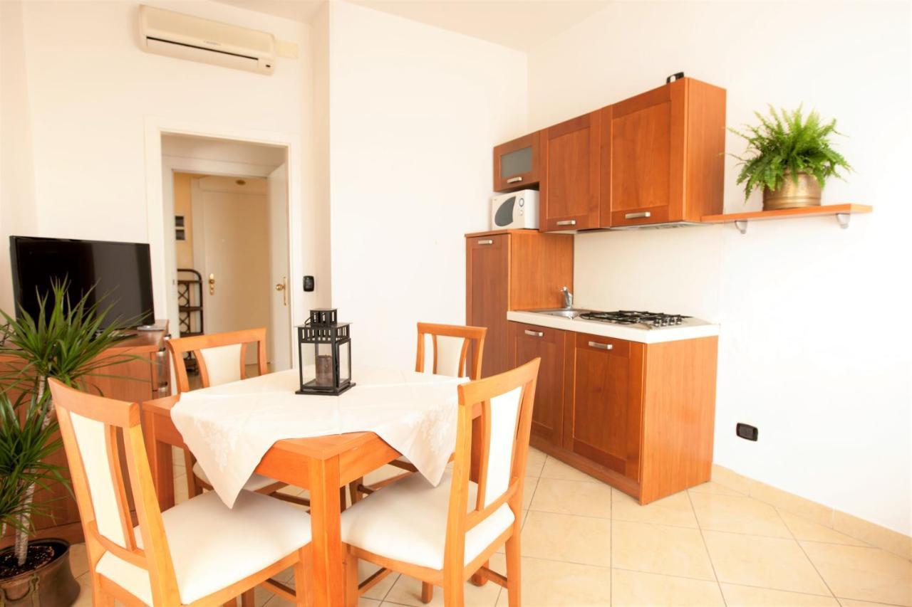 Residence Fellini Rimini Esterno foto