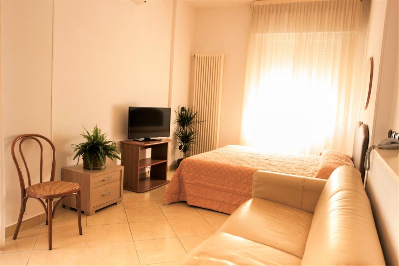 Residence Fellini Rimini Esterno foto