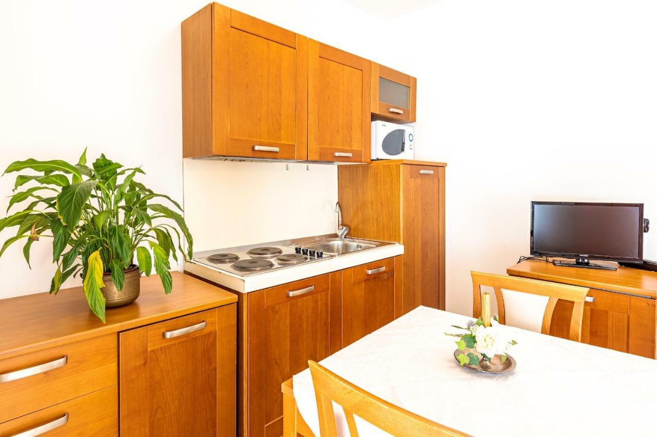 Residence Fellini Rimini Esterno foto